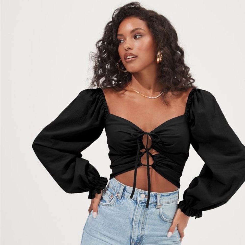 ASTR black cropped blouse